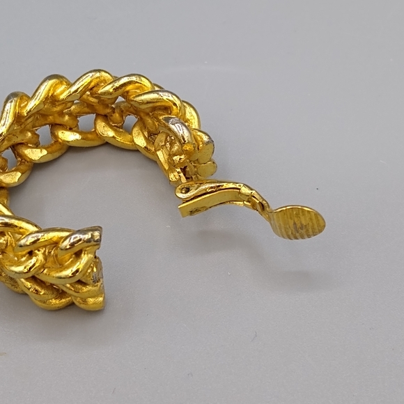 Gold tone Braided Hoop Knitted Woven Twisted Link Clip on Earrings Vintage - Picture 4 of 12